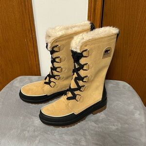Sorel Tivoli IV Tall Waterproof Women's Boots. Size 9.5